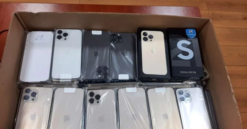 İstanbuldan Bakıya 17 ədəd “iPhone” gətirmək istədi, gömrükdə saxlanıldı FOTO