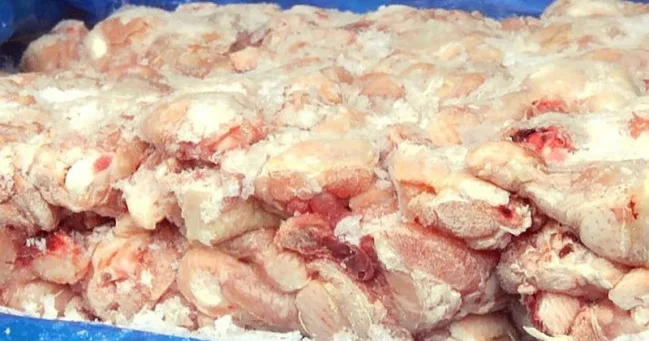 Dondurulmuş toyuğun çəkisində buz da hesablanır? İstehlakçı necə aldadılır? KONKRET