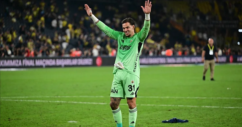 Ederson gedir, Napoli nin qapıçısı gəlir