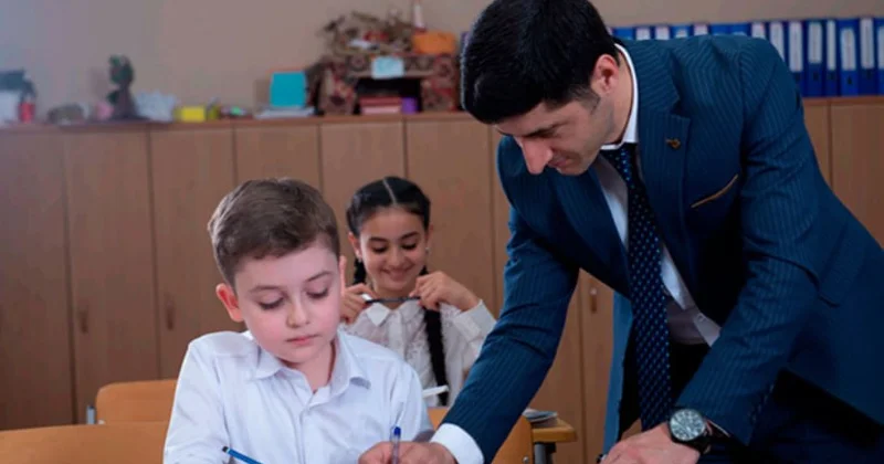 İbtidai siniflərdə kişi müəllimlərin sayı artırılır? YENİ MODEL