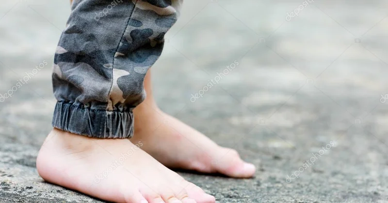Ayaqyalın gəzmək böyrək xəstəliklərinə səbəb olur? Pediatrdan cavab