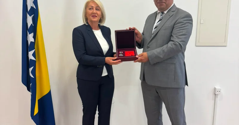 Bosniya və Herseqovinanın Nazirlər Şurasının sədri xanım Borjana Krišto “Jurnalistlərin dostu” qızıl ordeni ilə təltif olunub