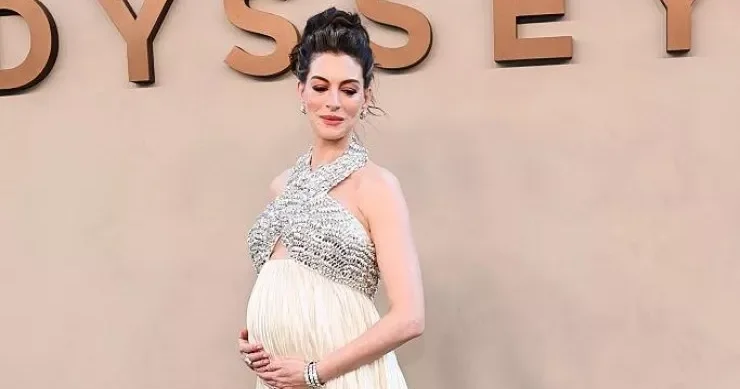 Anne Hathaway hamiləliyi ilə bağlı yayılan söz söhbətlərə cavab verdi