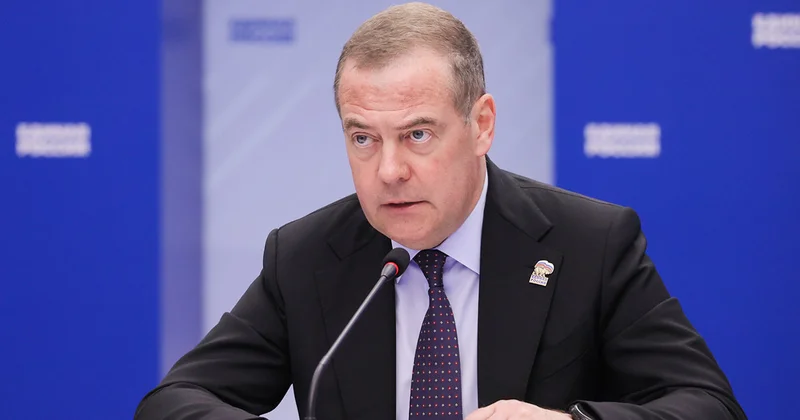 Medvedev rusiyalı gəncləri təhqir etdi