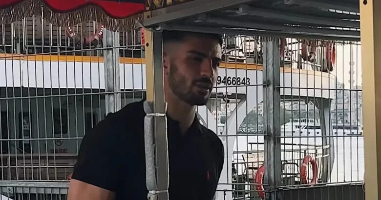 Məşhur qarğıdalı satan oğlanın rus qızına hərəkəti müzakirə yaratdı (Video)