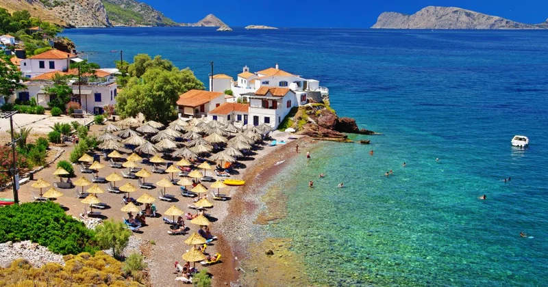 Xorvatiyada turistlər çimərlikləri belə “ələ keçirirlər”