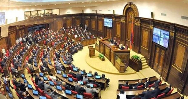 Ermənistanlı deputat Yerevanla Moskva arasında iqtisadi əlaqələrin kəsiləcəyini proqnozlaşdırıb