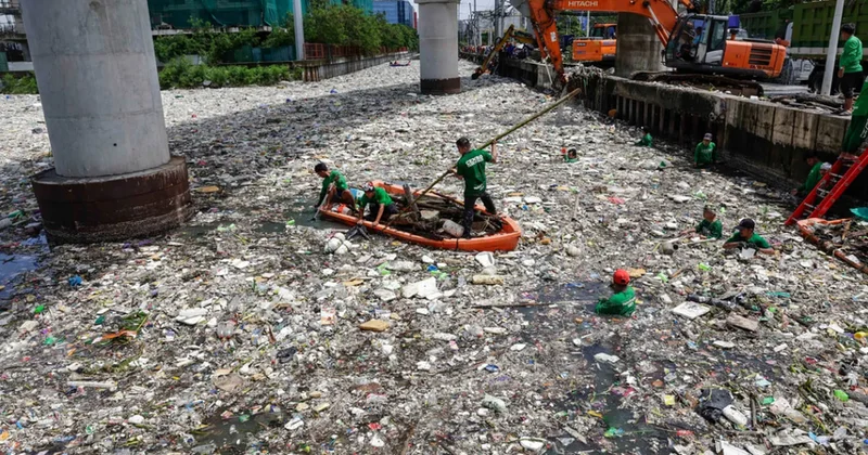 Filippində plastik fəlakət musson yağışı zibil selinə səbəb olub