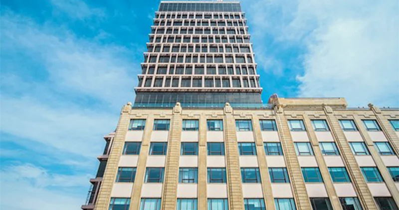 “Landmark”dakı 122 əşya yarım milyon manata hərraca çıxarıldı Foto