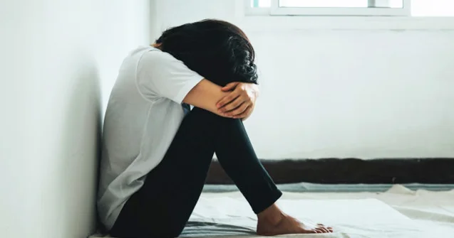 Qadını öldürmək istəyən kişiyə AĞIR CƏZA VERİLDİ