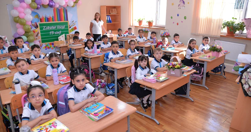 Məktəblərdə şagird sıxlığı: Siniflər hansı hallarda birləşdirilir?