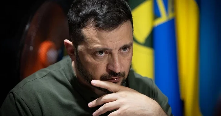 Зеленский заявил, что ситуация на фронте остаётся сложной