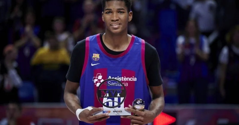 13 yaşı olan nəhəng basketbolçu Barselona nın heyətində debüt edib