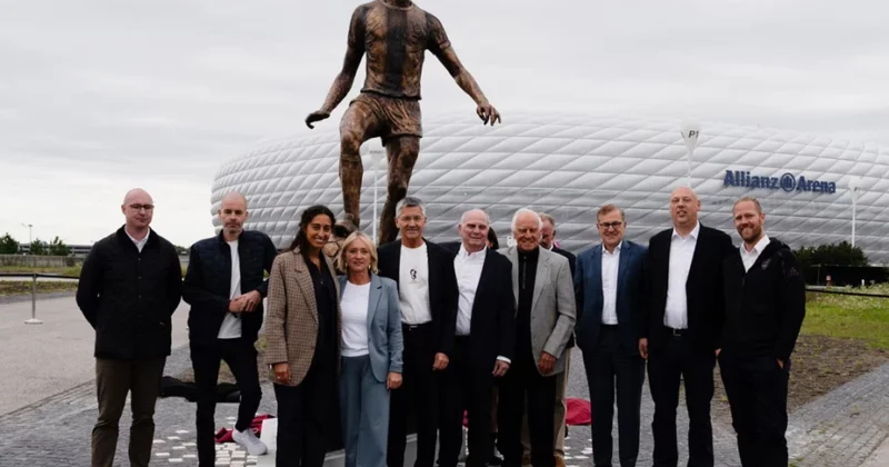 Əfsanəvi futbolçu Frans Bekkenbauerin “Alyans Arena”da abidəsi ucaldılıb