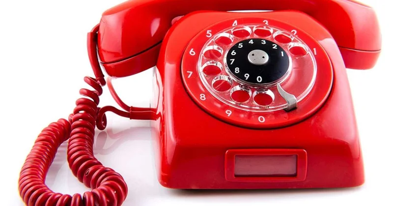 İlk sevgilər, təsadüfi zənglər, uzun uzadı söhbətlər Ev telefonları tarix olur?