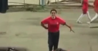 Güneyli qız stadionda Azərbaycan rəqsi ilə maraq doğurub VİDEO