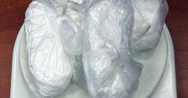 Gömrükçülər 153 qramdan artıq kokain aşkarlayıb