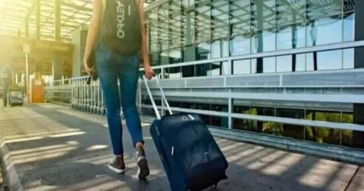 İstanbuldan Bakıya kokain gətirən qadın aeroporta TUTULDU