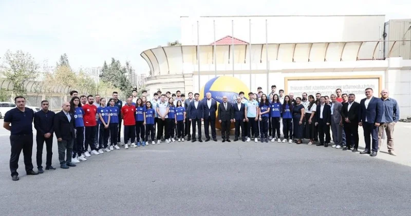 Federasiya prezidenti III MDB Oyunların iştirak edəcək voleybolçularla görüşüb