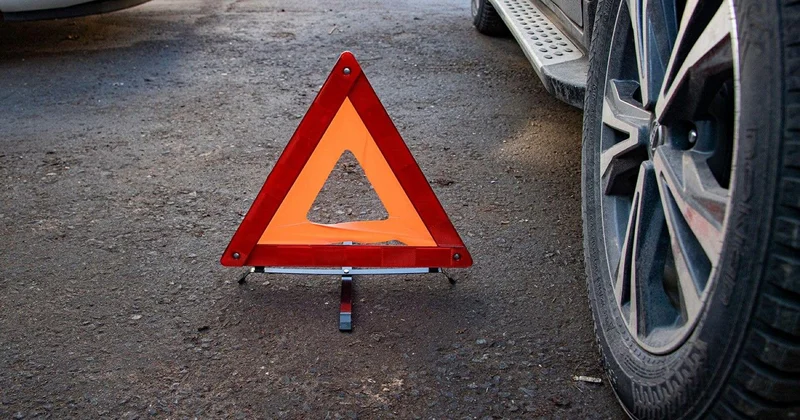 В Агдаме при столкновении автомобиля с экскаватором пострадали два человека