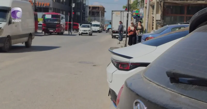 Zəbt olunmuş səkiyə görə yola çıxmaq məcburiyyətində qalırlar GÖRÜNTÜ