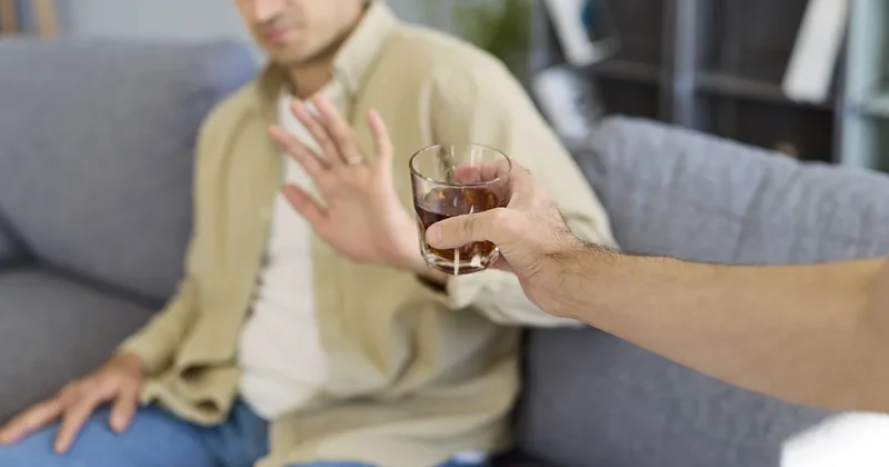 Alkoqoldan imtinanın ən çətin dövrü: İlk həftələrdə orqanizmdə nə baş verir?