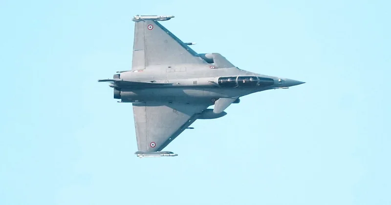 Quşları dron sandılar, hava limanı bağlandı NATO qırıcısı havaya qalxdı