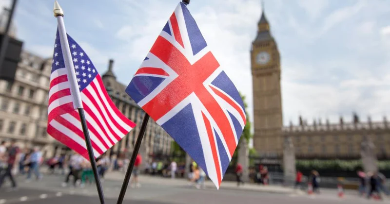 ABŞ diplomatını Britaniyadan gizli şəkildə çıxarıb