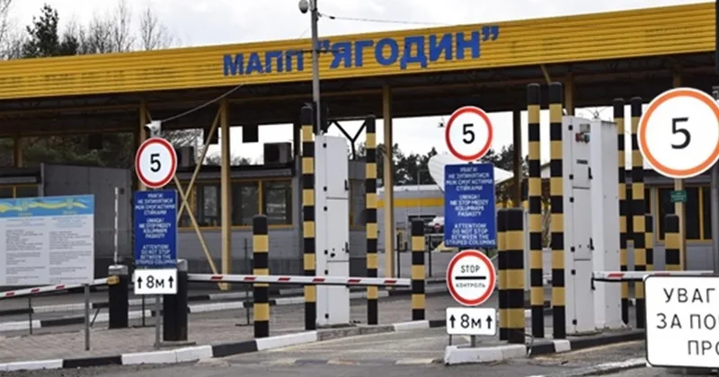 При атаке ВС РФ повреждена АЗС на границе Украины и Польши