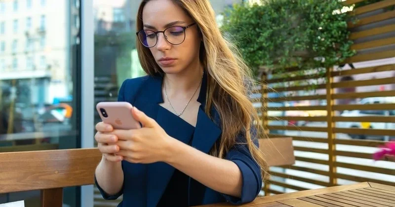 Viruslar bu əşyada 7 gün yaşayır: Həkimdən smartfonlarla bağlı XƏBƏRDARLIQ