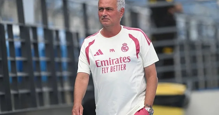 Joze Mourinyo: Oyunun gedişində 10 futbolçunu da əvəzləyə bilmərəm