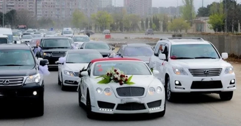 Azərbaycanda toy karvanında gəlin maşını qəzaya düşdü