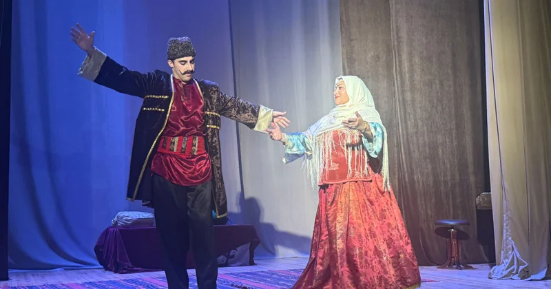 “Arşın mal alan” operettası məktəblilərin təqdimatında