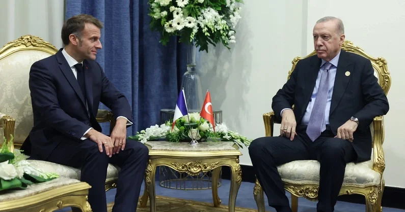 Ərdoğan Misirdə Makronla görüşüb