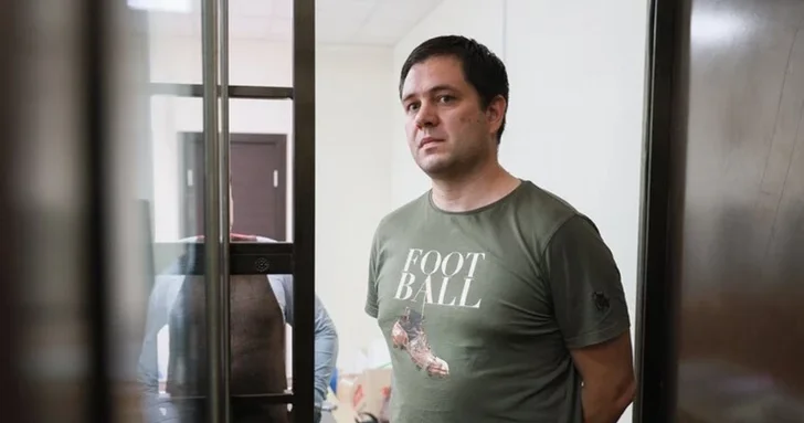 Суд продлил домашний арест главреду Baza: Трифонов останется под ограничениями до зимы