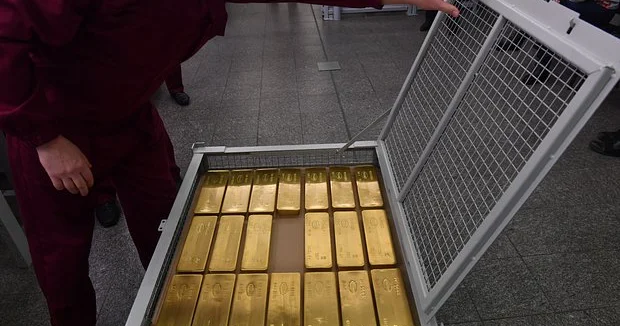Qızıl bazarları alt üst oldu