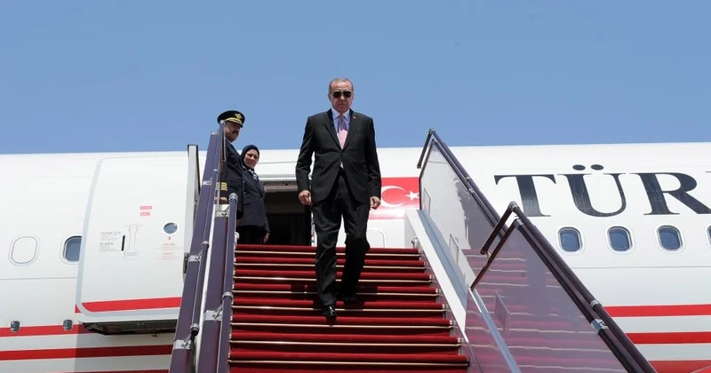 Ərdoğan Misirdə! Təyyarə əvvəlcə uçuş zolağından çıxıb, sonra yerə enib