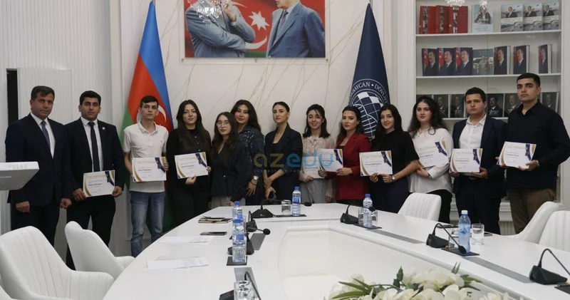 UNEC in Brend tələbə ləri mükafatlandırılıdı FOTO