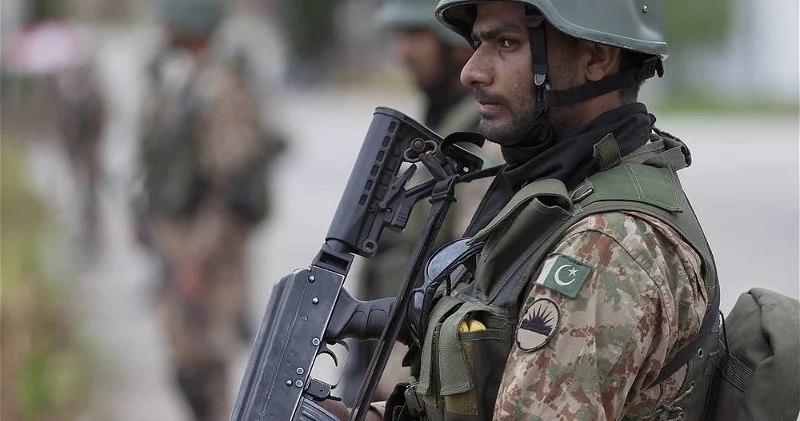 Reuters: Pakistan Əfqanıstanla sərhəddə qoşunlarını yüksək hazırlıq vəziyyətinə gətirir