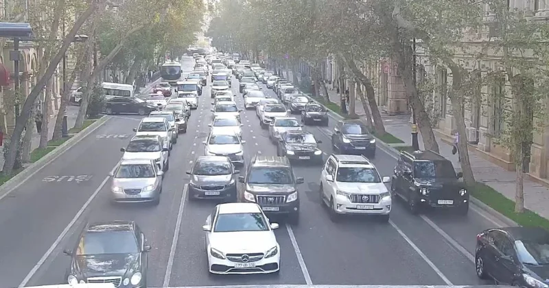 Bakıda tıxac pik həddə çatdı ən çox sıxlıq bu ərazilərdədir