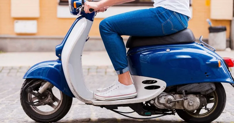 Azərbaycanda moped idarə etmək üçün sürücülük vəsiqəsi tələb olunacaq
