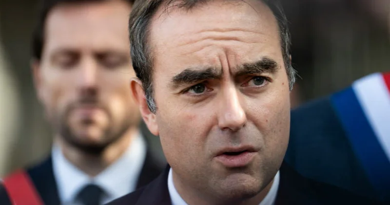 Fransada siyasətçilərin reytinqi kəskin şəkildə azalıb