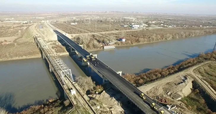 Строительство нового моста через реку Араз завершится до конца года