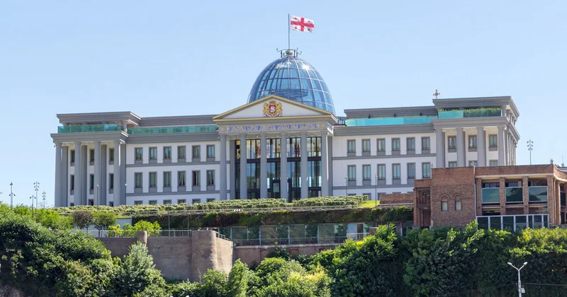 “Gürcü Arzusu” Saakaşvilinin partiyasını hədəfə aldı