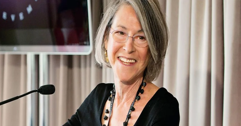 Hətta təlaşlı günlərimdə sevinirəm... Luiza Qlükün poetik sədaqəti