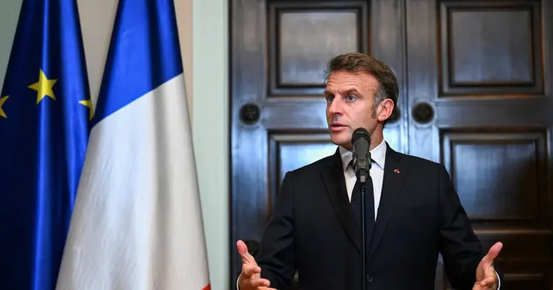 Makron Fransa Prezidenti postunu tərk etməkdən imtina etdi