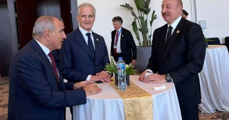İlham Əliyev Misirdə Paşinyanla görüşdü