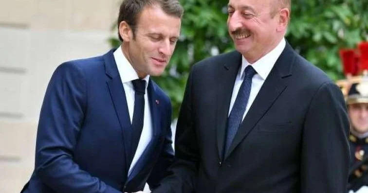 İlham Əliyevlə Makronun səmimi görüşü