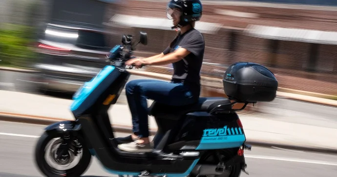Moped sürənlərdən də vəsiqəsi tələb olunacaq