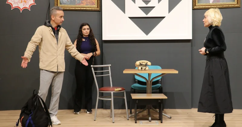 İstanbuldakı Cəfər Cabbarlı adına Türkiyə Azərbaycan Teatrı yubiley mövsümünün açılışını Bəxtiyar Vahabzadəyə həsr edir